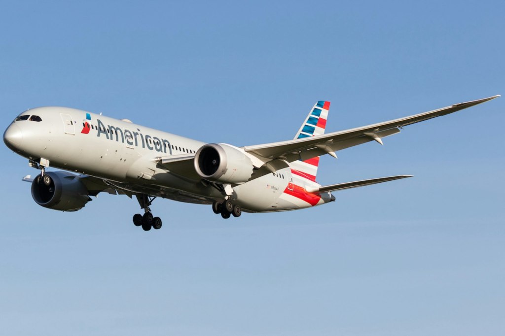 An American Airlines plane flying in a blue sky