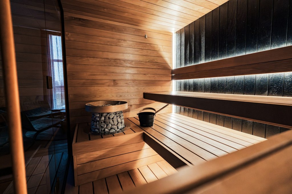 Dr. Rhonda Patrick on Sauna: How to Use Your Hotel Spa Sauna on the&nbsp;Road